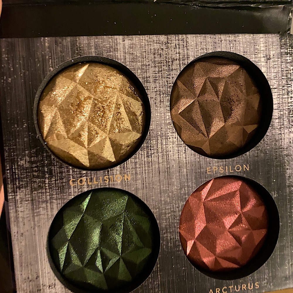 Linda Hallberg Metallic Mysteries II